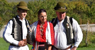 Costume-din-satul-Ciutin-Tinutul-Padurenilor-judetul-Hunedoara